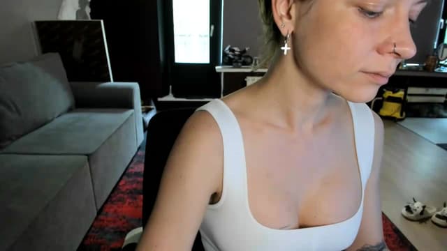 Gallery image thumbnail from Qi_ra's myfreecams stream on, 06/27/2026, 07:58 image 3 of 20