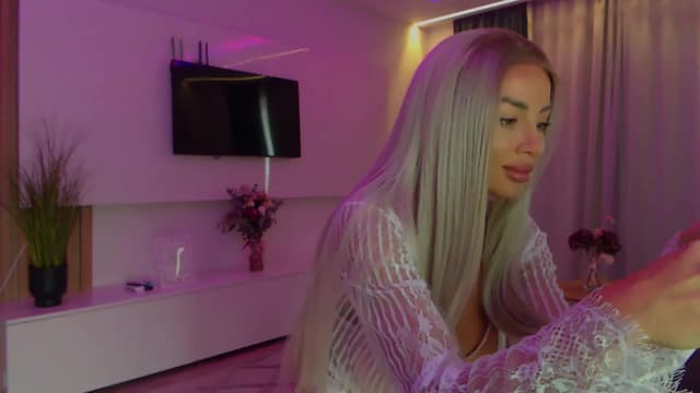 Gallery image thumbnail from Qu33n's myfreecams stream on, 10/01/2025, 07:05 image 18 of 20