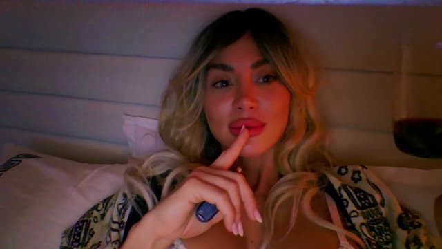 Gallery image thumbnail from Qu33n's myfreecams stream on, 02/22/2026, 20:20 image 18 of 20