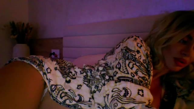 Gallery image thumbnail from Qu33n's myfreecams stream on, 02/22/2026, 20:20 image 6 of 20