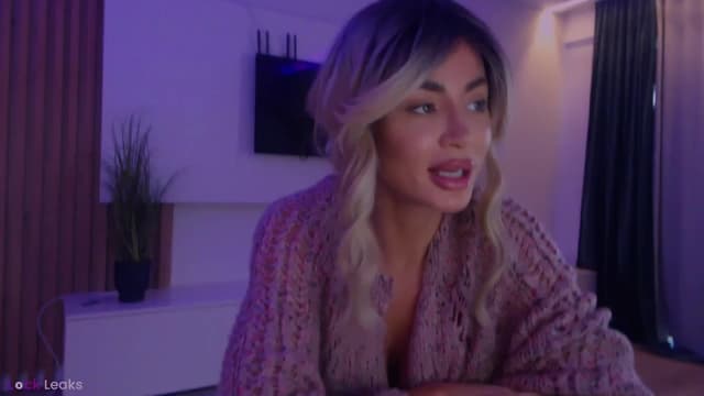 Gallery image thumbnail from Qu33n's myfreecams stream on, 03/19/2026, 07:44 image 13 of 20