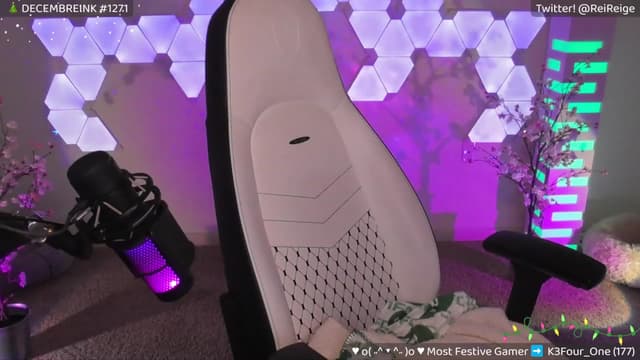 Gallery image thumbnail from Reige's myfreecams stream on, 12/20/2023, 09:15 image 8 of 20