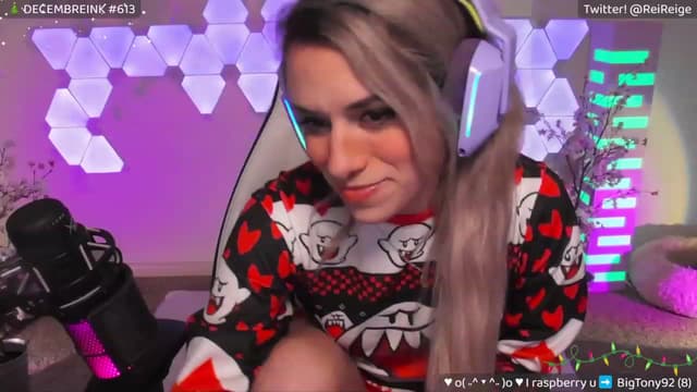 Gallery image thumbnail from Reige's myfreecams stream on, 12/31/2023, 08:47 image 8 of 20