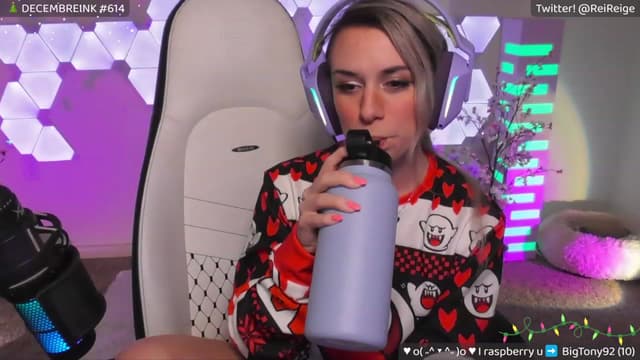 Gallery image thumbnail from Reige's myfreecams stream on, 12/31/2023, 09:04 image 7 of 20