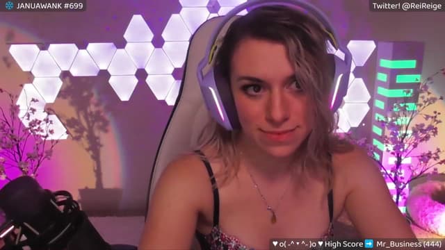 Gallery image thumbnail from Reige's myfreecams stream on, 01/21/2024, 13:35 image 16 of 20