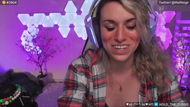 Gallery image thumbnail from Reige's myfreecams stream on, 06/12/2024, 07:50 image 18 of 20