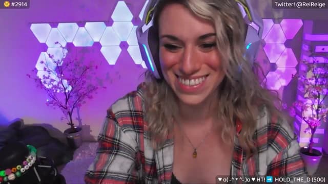 Gallery image thumbnail from Reige's myfreecams stream on, 06/12/2024, 07:50 image 16 of 20