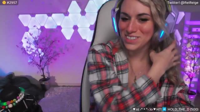 Gallery image thumbnail from Reige's myfreecams stream on, 06/12/2024, 07:50 image 8 of 20