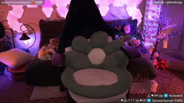 Gallery image thumbnail from Reige's myfreecams stream on, 10/19/2024, 11:24 image 7 of 20