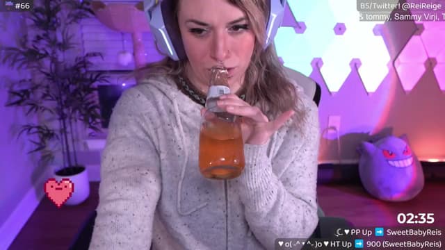 Gallery image thumbnail from Reige's myfreecams stream on, 04/14/2025, 08:38 image 5 of 20