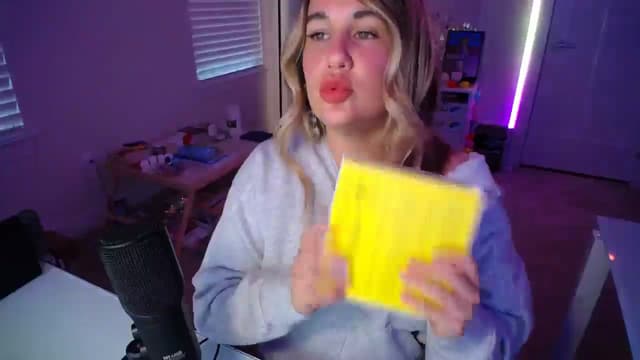 Gallery image thumbnail from Scout's myfreecams stream on, 03/27/2025, 24:03 image 20 of 20