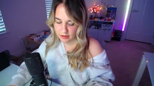 Gallery image thumbnail from Scout's myfreecams stream on, 03/27/2025, 24:03 image 4 of 20