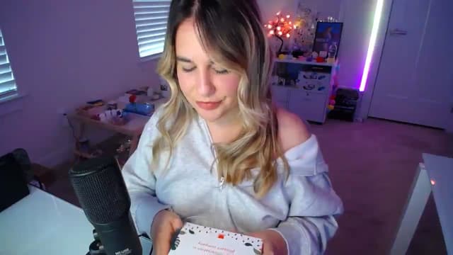 Gallery image thumbnail from Scout's myfreecams stream on, 03/27/2025, 24:03 image 7 of 20