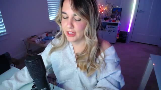 Gallery image thumbnail from Scout's myfreecams stream on, 03/27/2025, 24:03 image 3 of 20