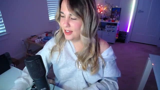 Gallery image thumbnail from Scout's myfreecams stream on, 03/27/2025, 24:03 image 6 of 20