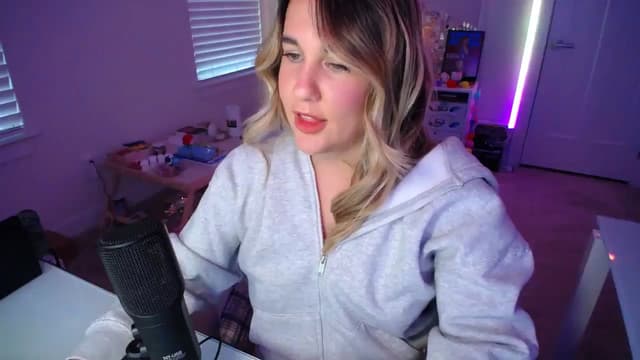 Gallery image thumbnail from Scout's myfreecams stream on, 03/27/2025, 24:03 image 16 of 20