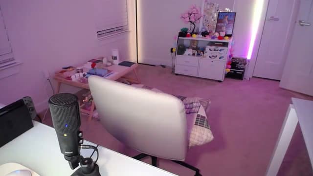 Gallery image thumbnail from Scout's myfreecams stream on, 04/03/2025, 01:33 image 15 of 20