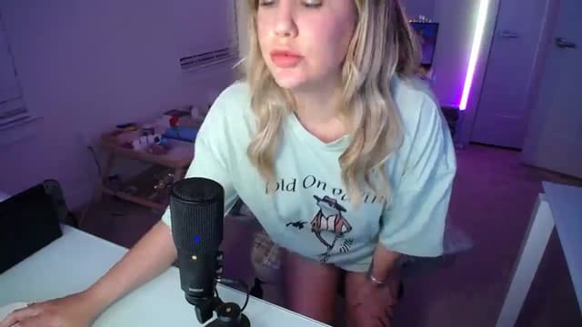 Gallery image thumbnail from Scout's myfreecams stream on, 04/03/2025, 01:33 image 10 of 20