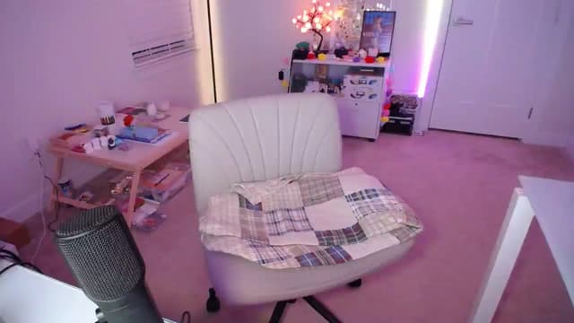 Gallery image thumbnail from Scout's myfreecams stream on, 04/24/2025, 01:48 image 8 of 20
