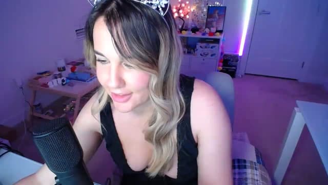 Gallery image thumbnail from Scout's myfreecams stream on, 04/24/2025, 01:48 image 2 of 20