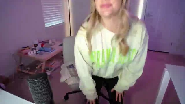 Gallery image thumbnail from Scout's myfreecams stream on, 05/08/2025, 24:01 image 11 of 20