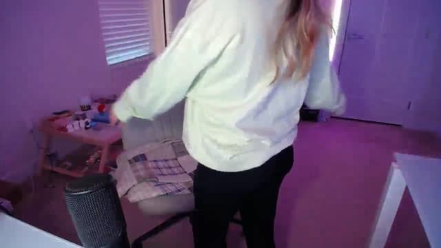 Gallery image thumbnail from Scout's myfreecams stream on, 05/08/2025, 24:01 image 8 of 20