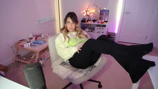 Gallery image thumbnail from Scout's myfreecams stream on, 05/08/2025, 24:38 image 18 of 20