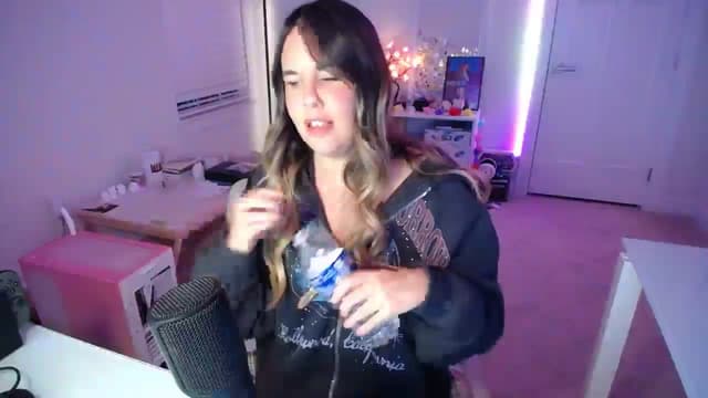 Gallery image thumbnail from Scout's myfreecams stream on, 11/06/2025, 03:21 image 10 of 20