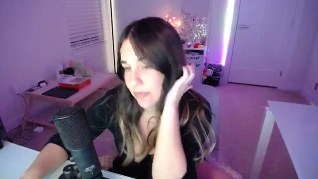 Gallery image thumbnail from Scout's myfreecams stream on, 04/11/2026, 02:39 image 14 of 20