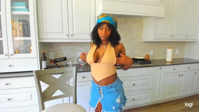 Gallery image thumbnail from Seven's myfreecams stream on, 04/13/2024, 17:22 image 16 of 20