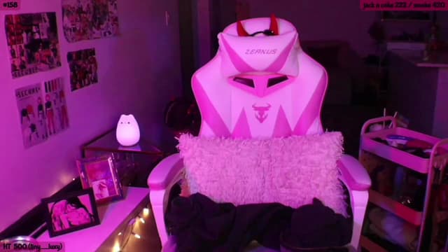 Gallery image thumbnail from SeySo's myfreecams stream on, 11/24/2022, 07:17 image 9 of 20