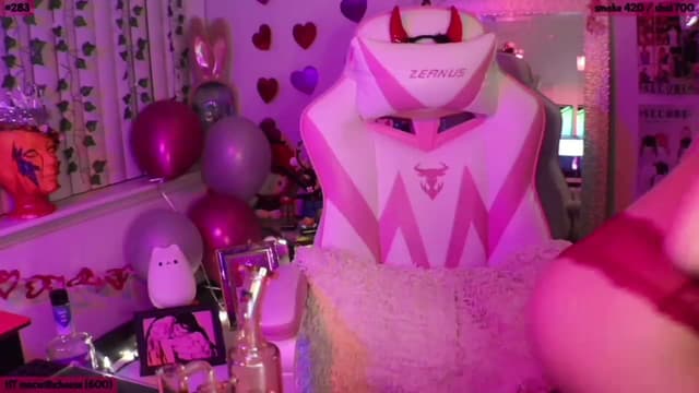 Gallery image thumbnail from SeySo's myfreecams stream on, 03/03/2023, 07:07 image 15 of 20