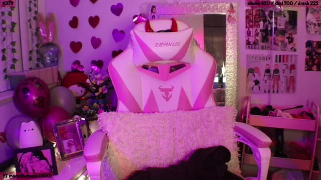 Gallery image thumbnail from SeySo's myfreecams stream on, 03/10/2023, 04:43 image 17 of 20