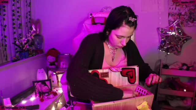 Gallery image thumbnail from SeySo's myfreecams stream on, 03/30/2023, 04:08 image 16 of 20