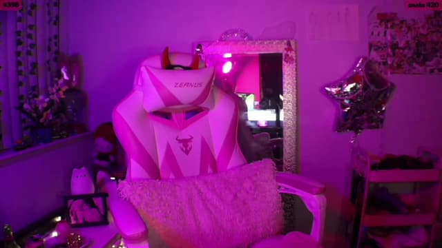 Gallery image thumbnail from SeySo's myfreecams stream on, 04/01/2023, 08:03 image 11 of 20