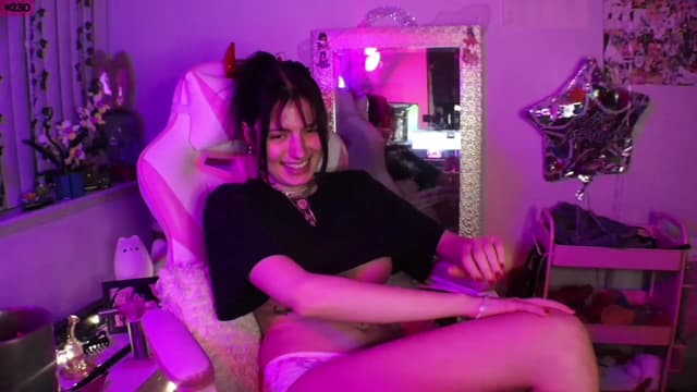 Gallery image thumbnail from SeySo's myfreecams stream on, 04/04/2023, 05:26 image 18 of 20