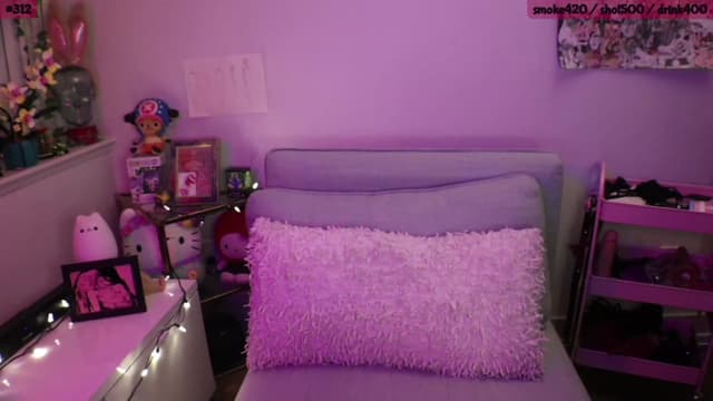 Gallery image thumbnail from SeySo's myfreecams stream on, 04/27/2023, 01:17 image 16 of 20