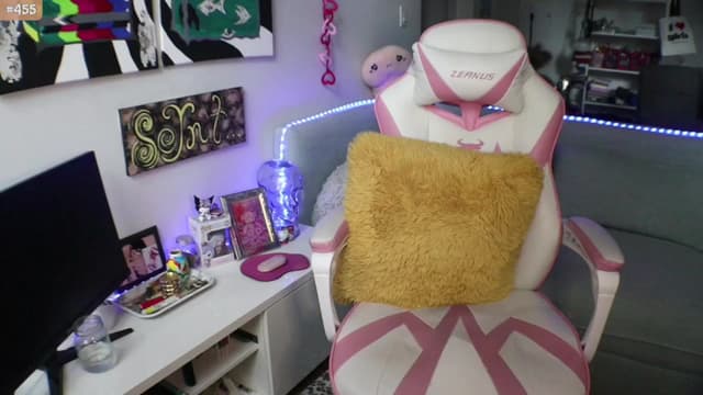 Gallery image thumbnail from Seynt's myfreecams stream on, 05/27/2024, 22:58 image 17 of 20