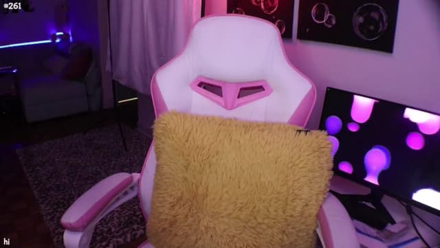 Gallery image thumbnail from Seynt's myfreecams stream on, 09/22/2024, 04:39 image 4 of 20
