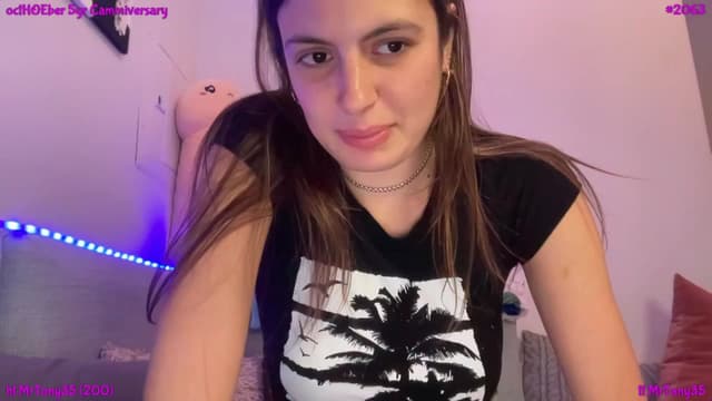 Gallery image thumbnail from Seynt's myfreecams stream on, 10/05/2024, 01:07 image 13 of 20