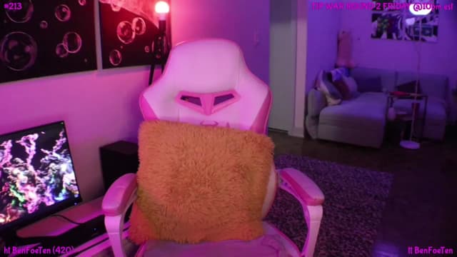 Gallery image thumbnail from Seynt's myfreecams stream on, 10/11/2024, 03:58 image 9 of 20