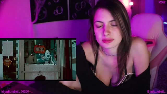 Gallery image thumbnail from Seynt's myfreecams stream on, 10/17/2024, 04:19 image 13 of 20