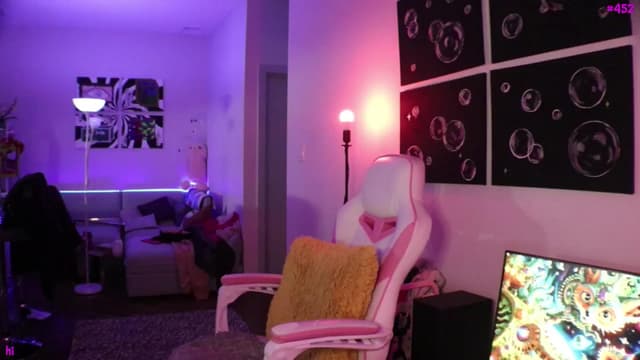 Gallery image thumbnail from Seynt's myfreecams stream on, 11/16/2024, 07:29 image 17 of 20