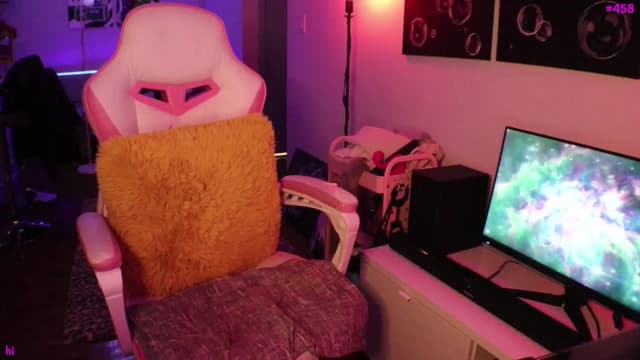 Gallery image thumbnail from Seynt's myfreecams stream on, 11/16/2024, 07:29 image 15 of 20
