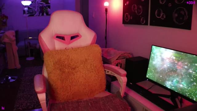 Gallery image thumbnail from Seynt's myfreecams stream on, 11/23/2024, 09:20 image 18 of 20
