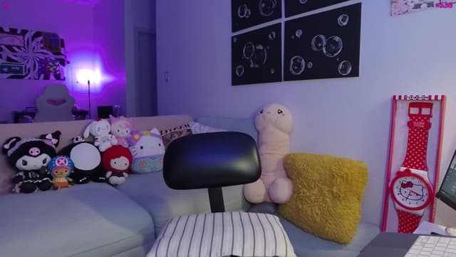 Gallery image thumbnail from Seynt's myfreecams stream on, 04/08/2025, 01:22 image 11 of 20