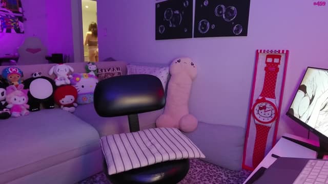 Gallery image thumbnail from Seynt's myfreecams stream on, 04/15/2025, 02:25 image 18 of 20
