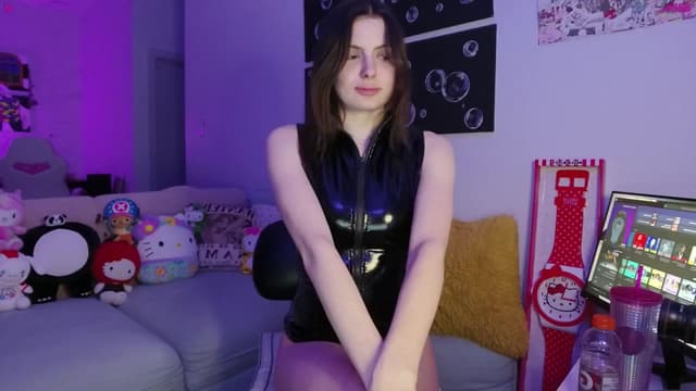 Gallery image thumbnail from Seynt's myfreecams stream on, 04/25/2025, 01:52 image 4 of 20