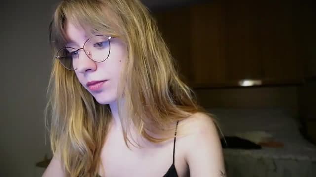 Gallery image thumbnail from Sia_A's myfreecams stream on, 05/14/2026, 24:03 image 10 of 20