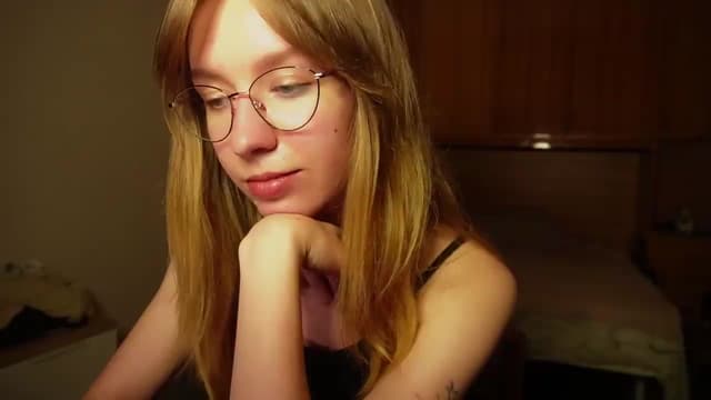 Gallery image thumbnail from Sia_A's myfreecams stream on, 07/11/2026, 24:58 image 3 of 20